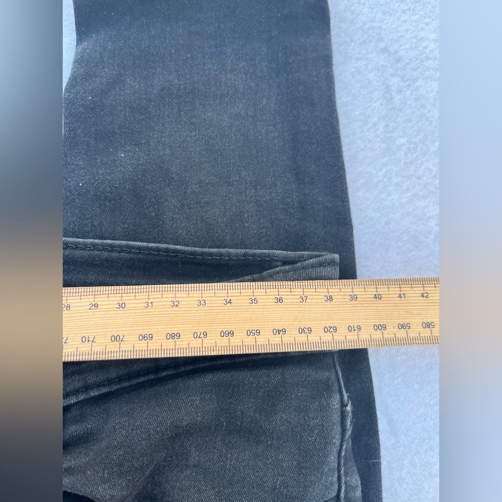 Levis Slimming Super Skinny Black Denim Jeans womens Size 30/10 - Picture 3 of 8